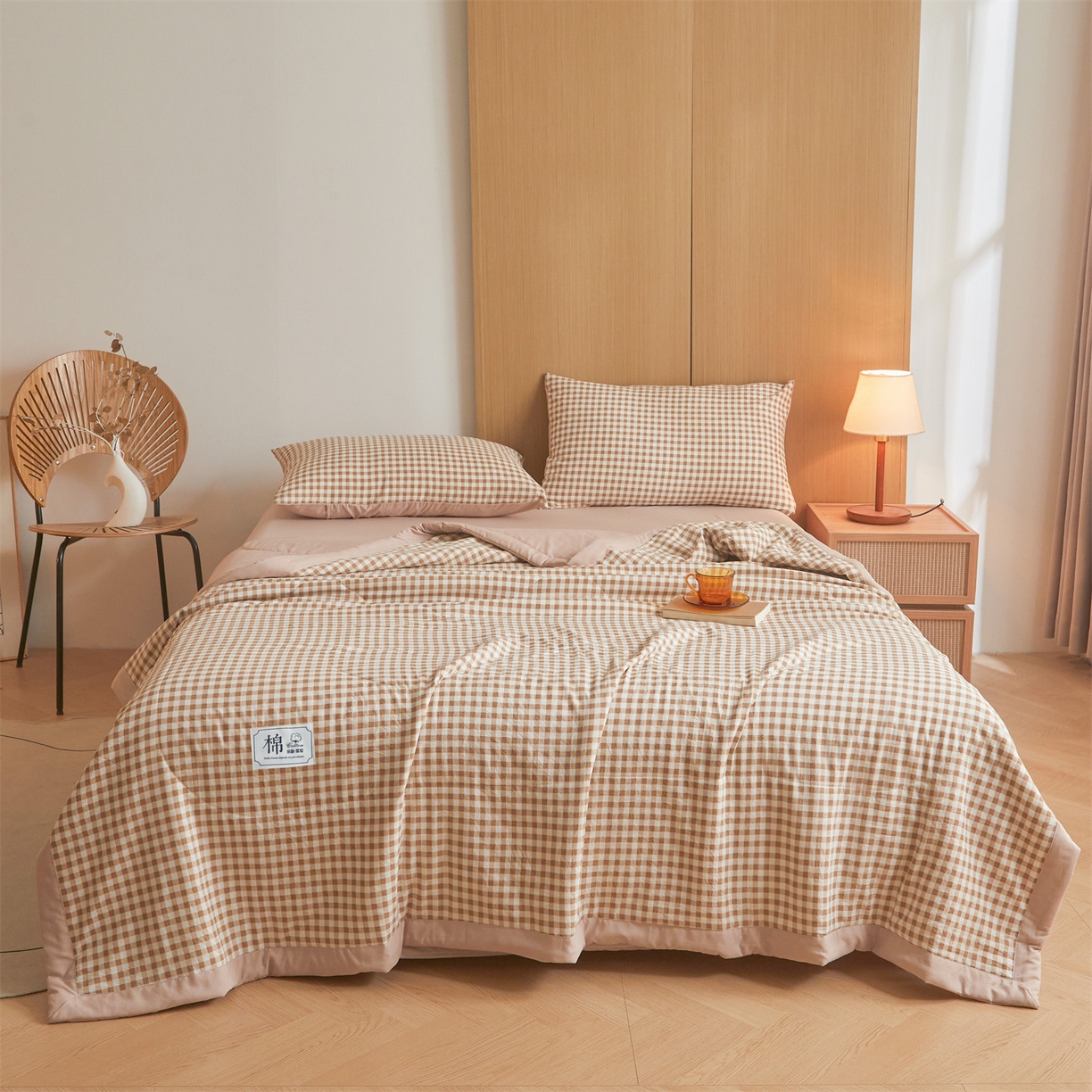 91家纺网 家纺一手货源 找家纺 梵蒂莎 【地板价】2026新品水洗棉新疆棉花夏被无印风夏被格子空调被被子被芯（需要买家秀，加微信） 浅米小格