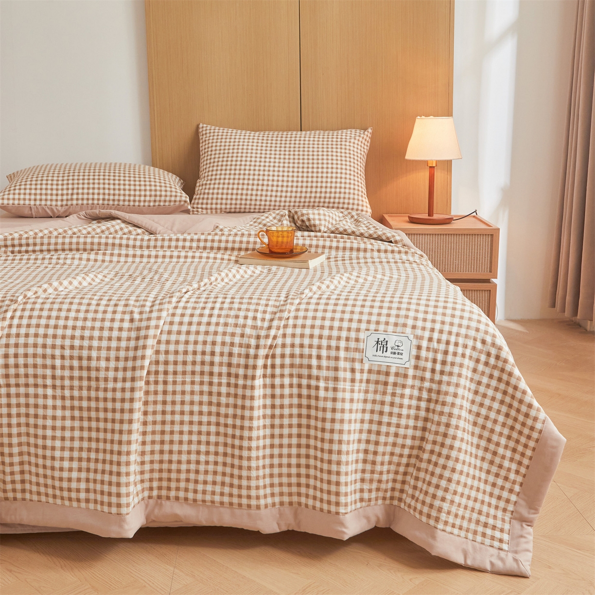 91家纺网 家纺一手货源 找家纺 梵蒂莎 【地板价】2026新品水洗棉新疆棉花夏被无印风夏被格子空调被被子被芯（需要买家秀，加微信） 浅米小格