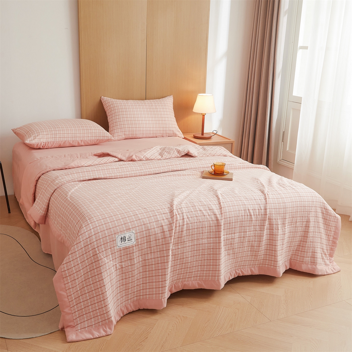 91家纺网 家纺一手货源 找家纺 梵蒂莎 【地板价】2026新品水洗棉新疆棉花夏被无印风夏被格子空调被被子被芯（需要买家秀，加微信） 若兮-粉