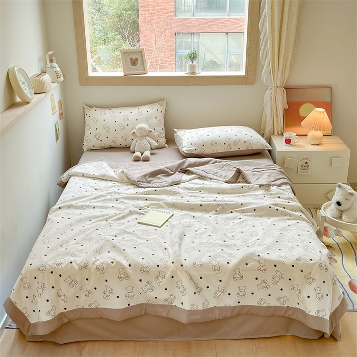 91家纺网 家纺一手货源 找家纺 梵蒂莎 【地板价】2026新品水洗棉新疆棉花夏被印花夏被格子小清新空调被被子被芯（需要买家秀，加微信） 比利小熊-咖