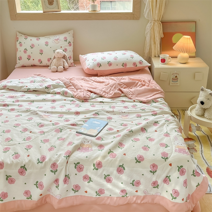 91家纺网 家纺一手货源 找家纺 梵蒂莎 【地板价】2026新品水洗棉新疆棉花夏被印花夏被格子小清新空调被被子被芯（需要买家秀，加微信） 碧叶粉黛-粉