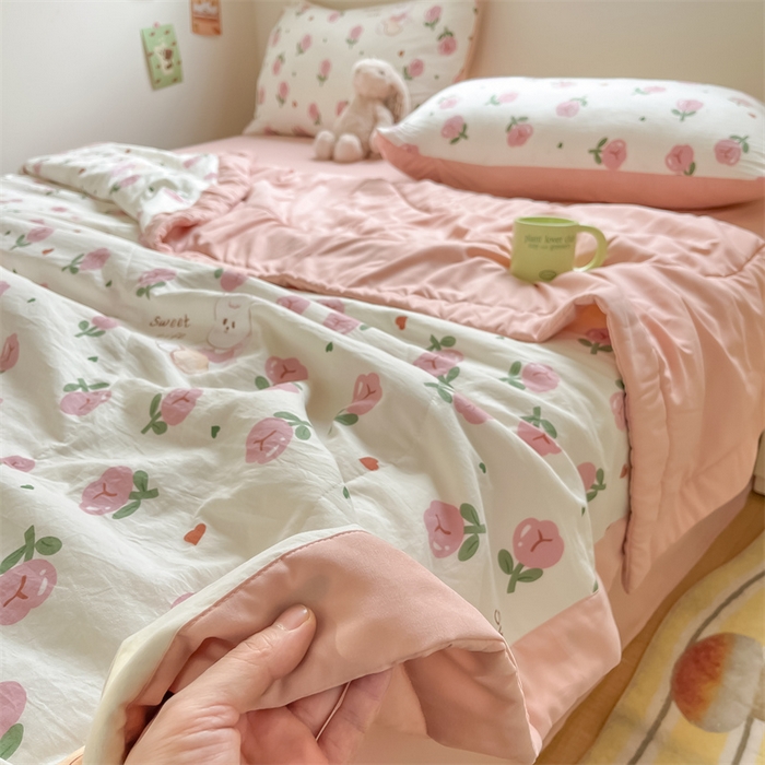 91家纺网 家纺一手货源 找家纺 梵蒂莎 【地板价】2026新品水洗棉新疆棉花夏被印花夏被格子小清新空调被被子被芯（需要买家秀，加微信） 碧叶粉黛-粉