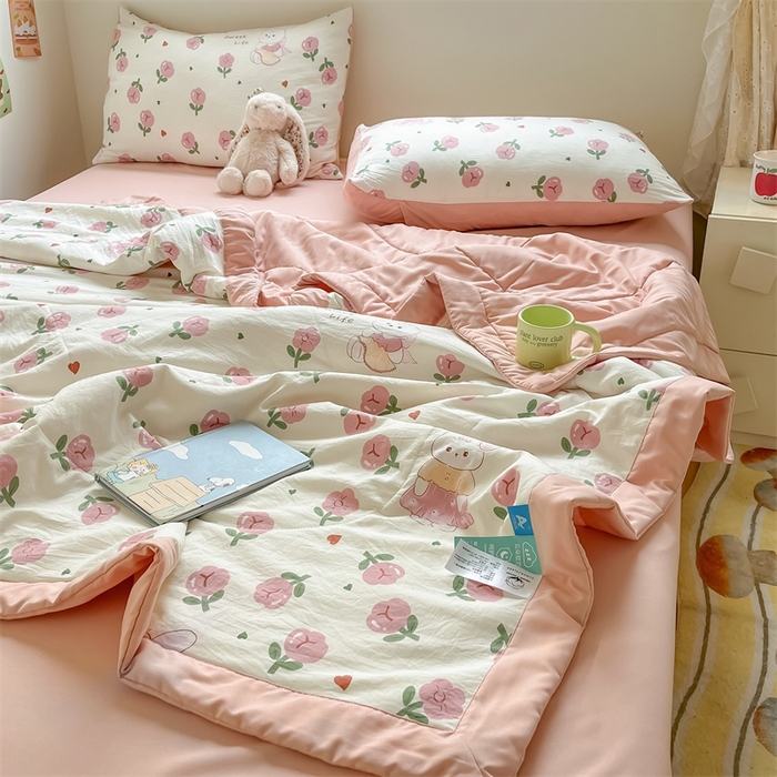 91家纺网 家纺一手货源 找家纺 梵蒂莎 【地板价】2026新品水洗棉新疆棉花夏被印花夏被格子小清新空调被被子被芯（需要买家秀，加微信） 碧叶粉黛-粉