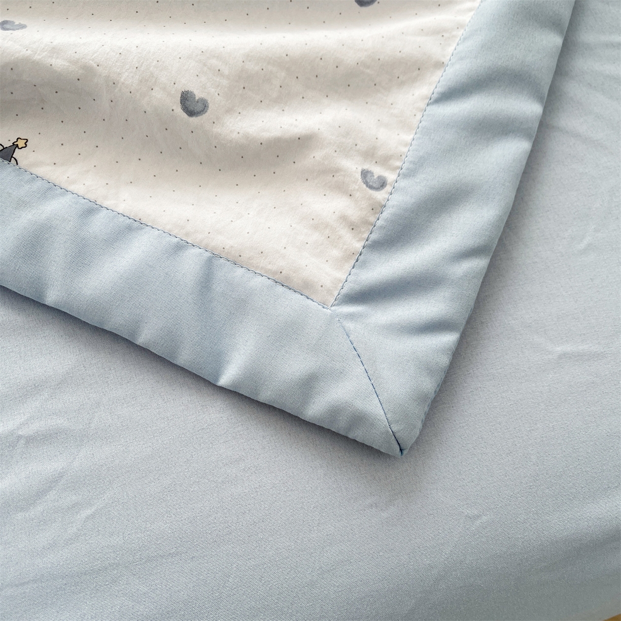 91家纺网 家纺一手货源 找家纺 梵蒂莎 【地板价】2026新品水洗棉新疆棉花夏被印花夏被格子小清新空调被被子被芯（需要买家秀，加微信） 爱心木马