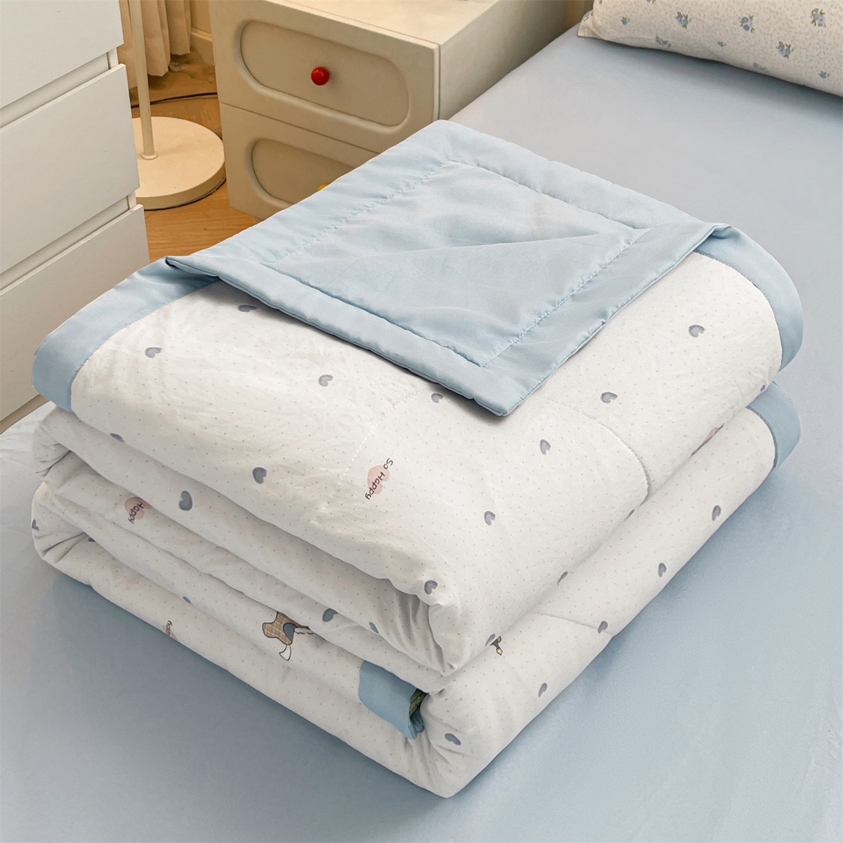 91家纺网 家纺一手货源 找家纺 梵蒂莎 【地板价】2026新品水洗棉新疆棉花夏被印花夏被格子小清新空调被被子被芯（需要买家秀，加微信） 爱心木马