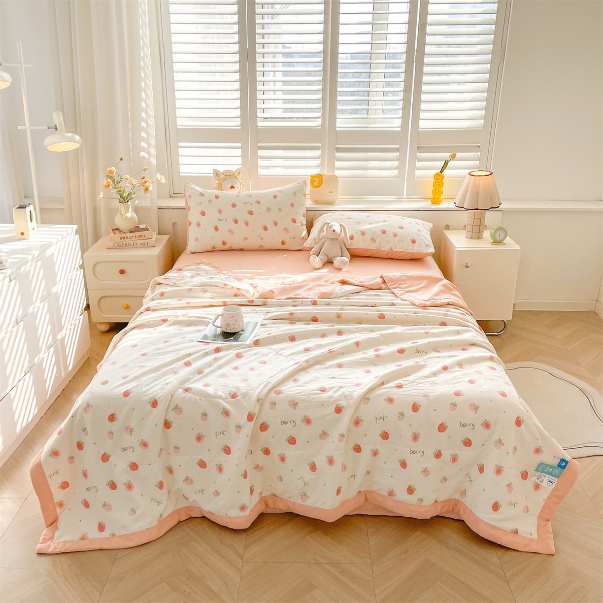 91家纺网 家纺一手货源 找家纺 梵蒂莎 【地板价】2026新品水洗棉新疆棉花夏被印花夏被格子小清新空调被被子被芯（需要买家秀，加微信） 草莓冰