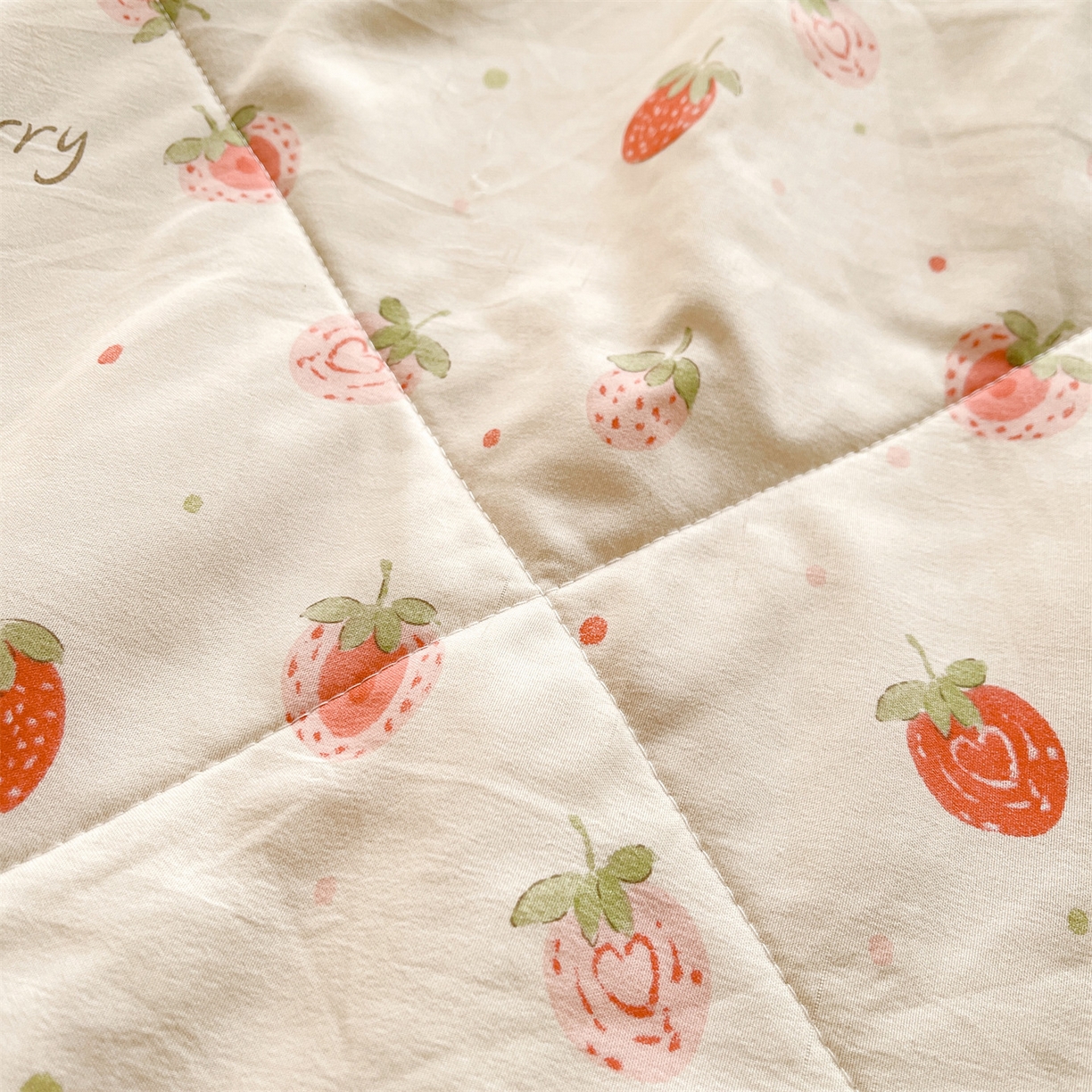 91家纺网 家纺一手货源 找家纺 梵蒂莎 【地板价】2026新品水洗棉新疆棉花夏被印花夏被格子小清新空调被被子被芯（需要买家秀，加微信） 草莓冰