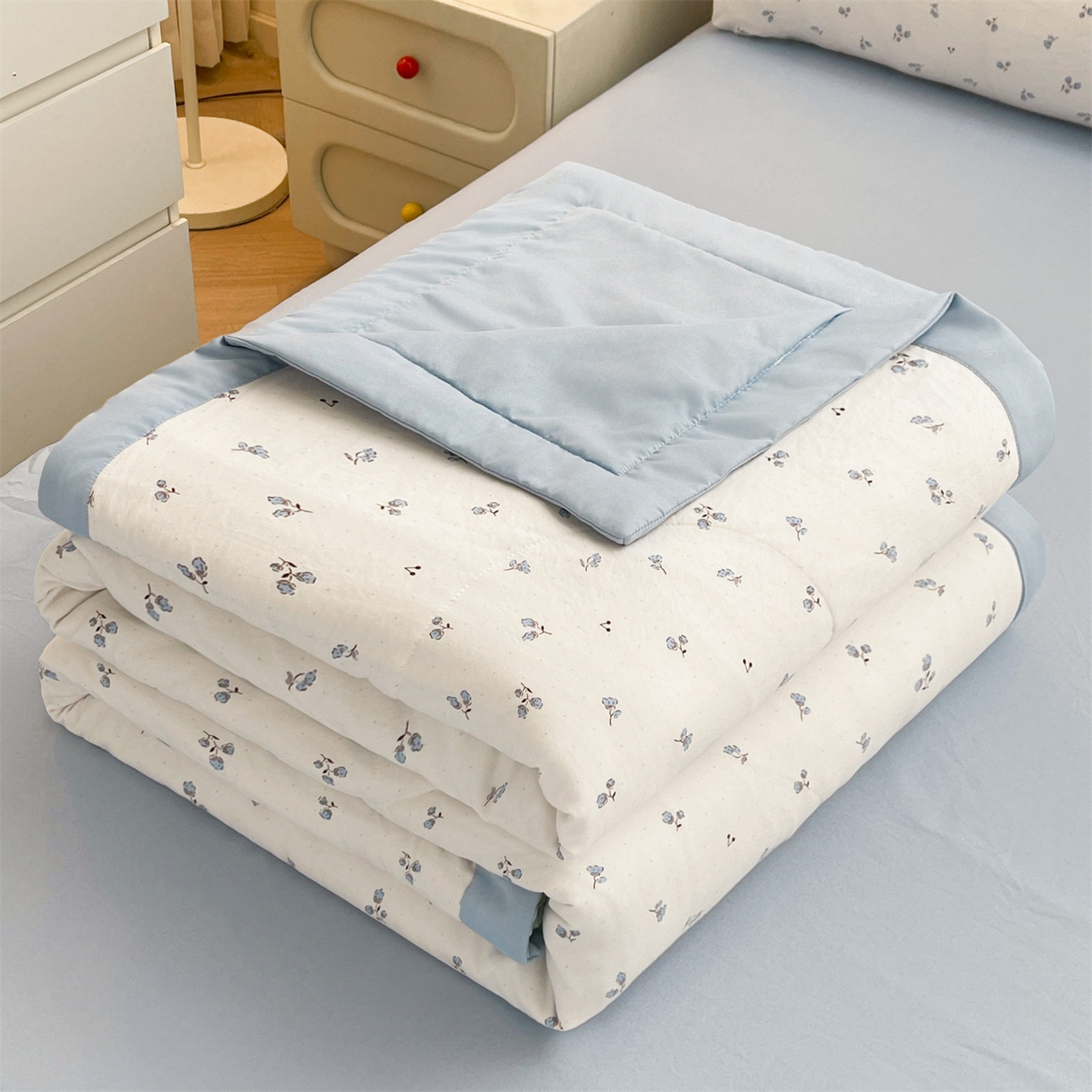 91家纺网 家纺一手货源 找家纺 梵蒂莎 【地板价】2026新品水洗棉新疆棉花夏被印花夏被格子小清新空调被被子被芯（需要买家秀，加微信） 花菲