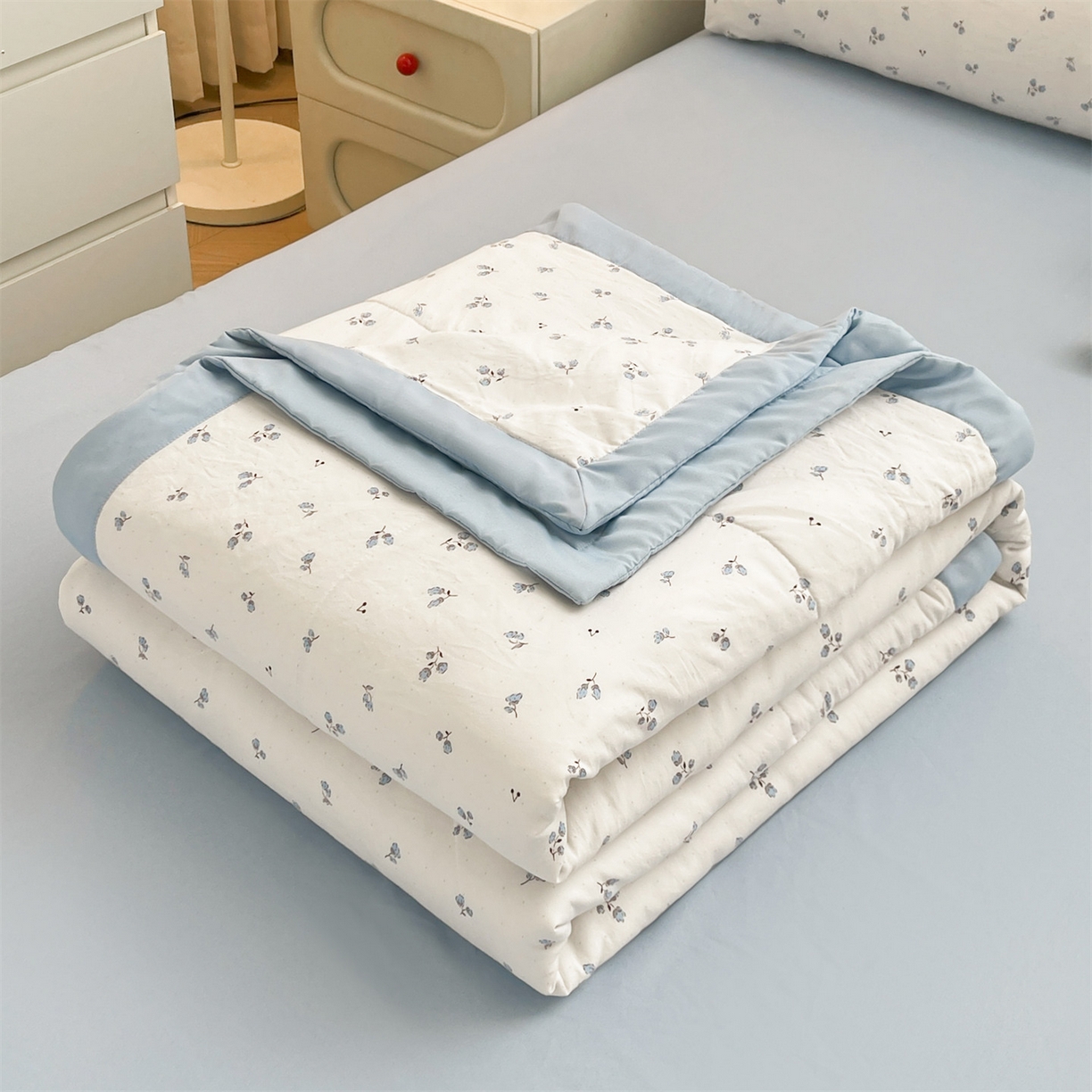 91家纺网 家纺一手货源 找家纺 梵蒂莎 【地板价】2026新品水洗棉新疆棉花夏被印花夏被格子小清新空调被被子被芯（需要买家秀，加微信） 花菲