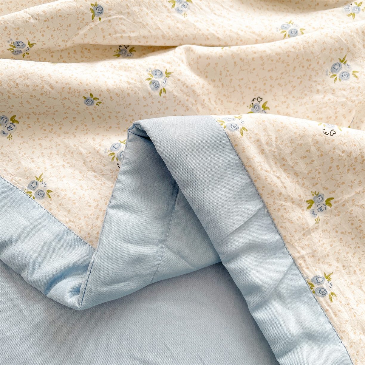 91家纺网 家纺一手货源 找家纺 梵蒂莎 【地板价】2026新品水洗棉新疆棉花夏被印花夏被格子小清新空调被被子被芯（需要买家秀，加微信） 兰花结