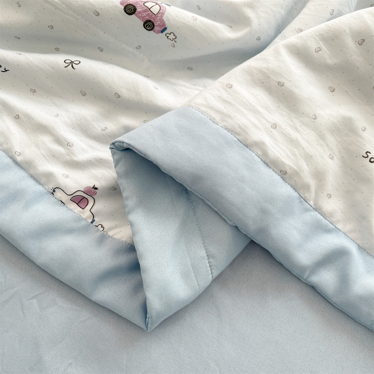 91家纺网 家纺一手货源 找家纺 梵蒂莎 【地板价】2026新品水洗棉新疆棉花夏被印花夏被格子小清新空调被被子被芯（需要买家秀，加微信） 旅途汽车