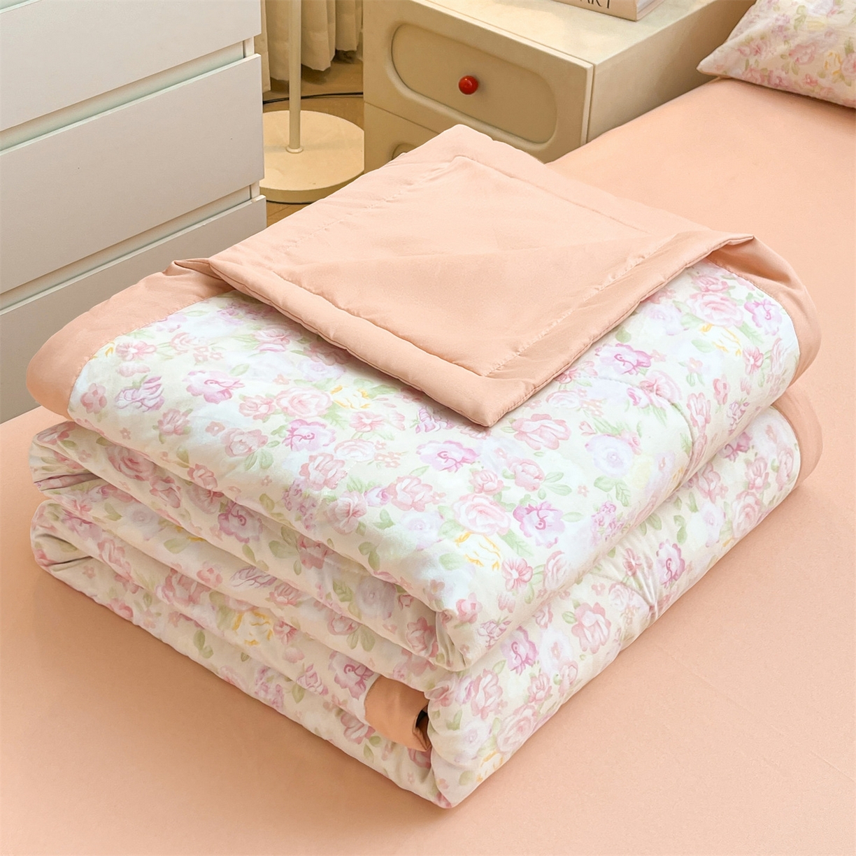 91家纺网 家纺一手货源 找家纺 梵蒂莎 【地板价】2026新品水洗棉新疆棉花夏被印花夏被格子小清新空调被被子被芯（需要买家秀，加微信） 欧若拉