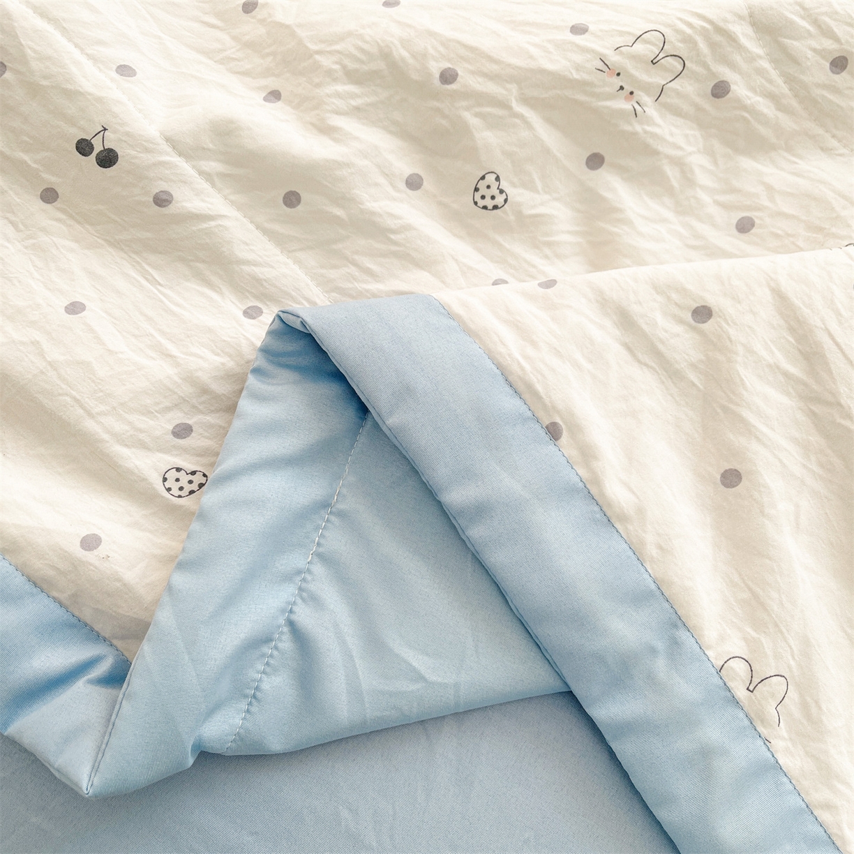 91家纺网 家纺一手货源 找家纺 梵蒂莎 【地板价】2026新品水洗棉新疆棉花夏被印花夏被格子小清新空调被被子被芯（需要买家秀，加微信） 舒芙蕾猫咪