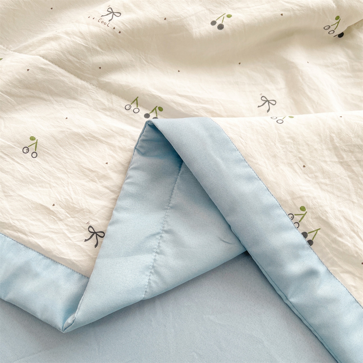 91家纺网 家纺一手货源 找家纺 梵蒂莎 【地板价】2026新品水洗棉新疆棉花夏被印花夏被格子小清新空调被被子被芯（需要买家秀，加微信） 小情调樱桃