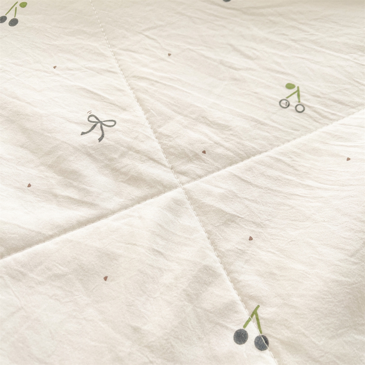 91家纺网 家纺一手货源 找家纺 梵蒂莎 【地板价】2026新品水洗棉新疆棉花夏被印花夏被格子小清新空调被被子被芯（需要买家秀，加微信） 小情调樱桃