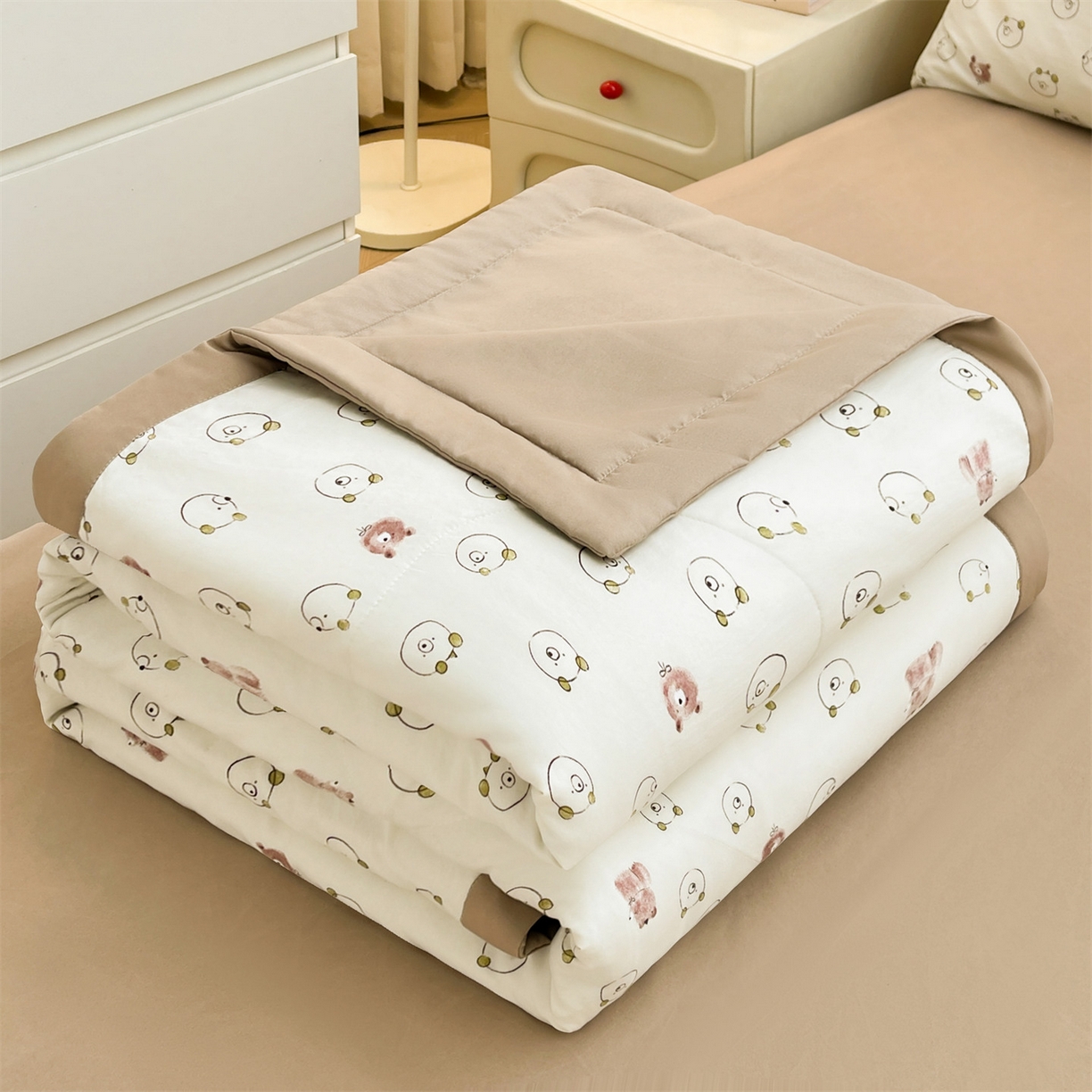 91家纺网 家纺一手货源 找家纺 梵蒂莎 【地板价】2026新品水洗棉新疆棉花夏被印花夏被格子小清新空调被被子被芯（需要买家秀，加微信） 元气小熊