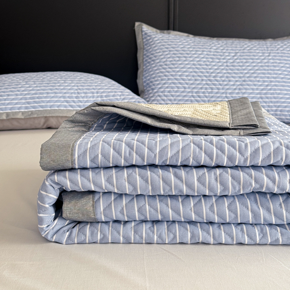 91家纺网 家纺一手货源 找家纺 慕尚家纺 2026新款百百棉全棉纯棉床席老粗布凉席席子 竖条简希