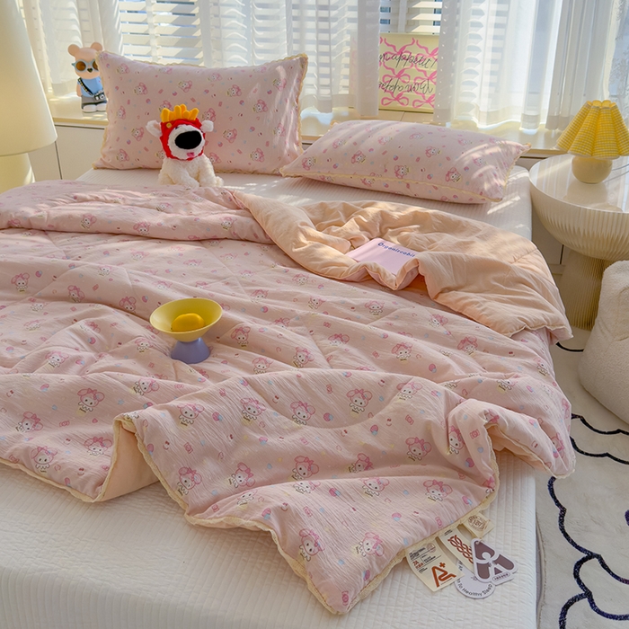 91家纺网 家纺一手货源 找家纺 几禾 2026新款云感双层纱抗菌花边夏被-晴风系列 晴风-猫系恋情