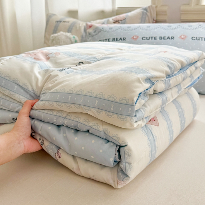 91家纺网 家纺一手货源 找家纺 慕尚家纺 2026新款水洗棉可爱小清新夏被空调被夏凉被 洛丽塔小熊