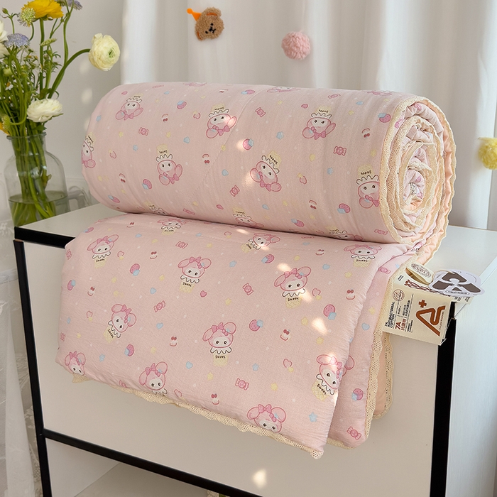 91家纺网 家纺一手货源 找家纺 几禾 2026新款云感双层纱抗菌花边夏被-晴风系列 晴风-猫系恋情