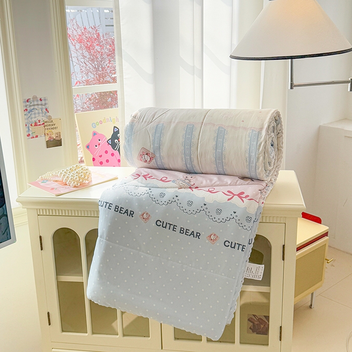 91家纺网 家纺一手货源 找家纺 慕尚家纺 2026新款水洗棉可爱小清新夏被空调被夏凉被 洛丽塔小熊