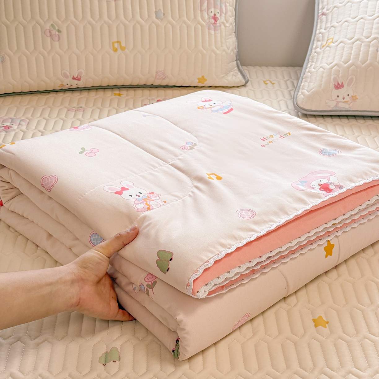 91家纺网 家纺一手货源 找家纺 慕尚家纺 2026新款水洗棉可爱小清新夏被空调被夏凉被 美美乐蒂