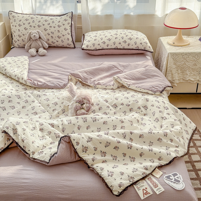 91家纺网 家纺一手货源 找家纺 几禾 2026新款云感双层纱抗菌花边夏被-晴风系列 晴风-苏槿