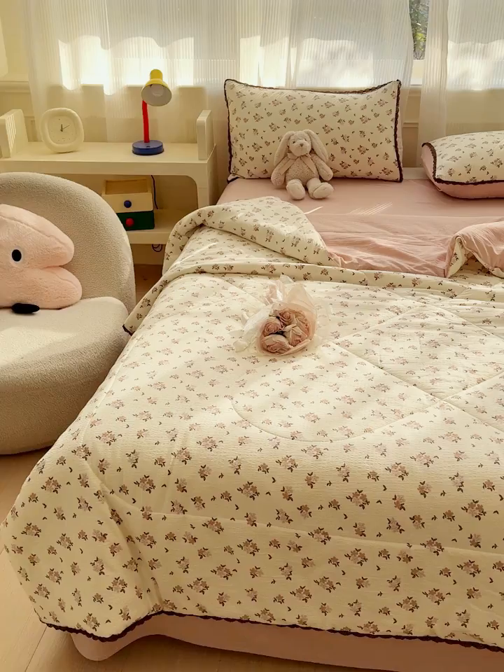 91家纺网 家纺一手货源 找家纺 几禾 2026新款云感双层纱抗菌花边夏被-晴风系列 晴风-苏槿