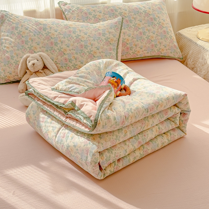 91家纺网 家纺一手货源 找家纺 几禾 2026新款云感双层纱抗菌花边夏被-晴风系列 晴风-童话花岛