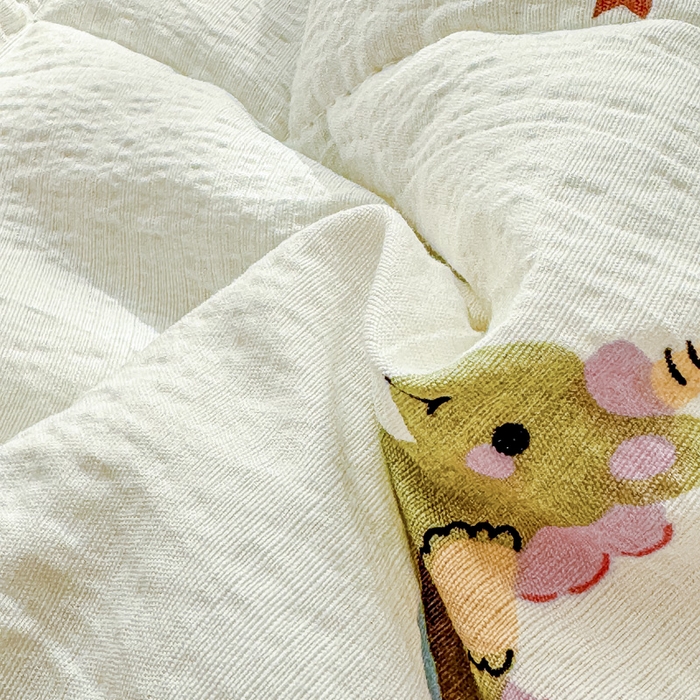 91家纺网 家纺一手货源 找家纺 几禾 2026新款云感双层纱抗菌花边夏被-晴风系列 晴风-童年木马