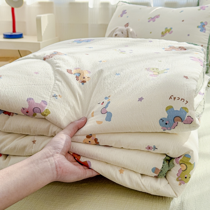 91家纺网 家纺一手货源 找家纺 几禾 2026新款云感双层纱抗菌花边夏被-晴风系列 晴风-童年木马