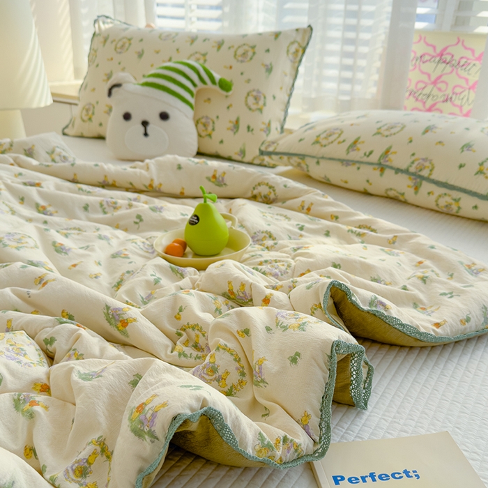 91家纺网 家纺一手货源 找家纺 几禾 2026新款云感双层纱抗菌花边夏被-晴风系列 晴风-兔羞日记