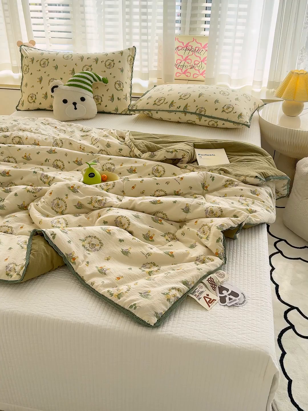 91家纺网 家纺一手货源 找家纺 几禾 2026新款云感双层纱抗菌花边夏被-晴风系列 晴风-兔羞日记