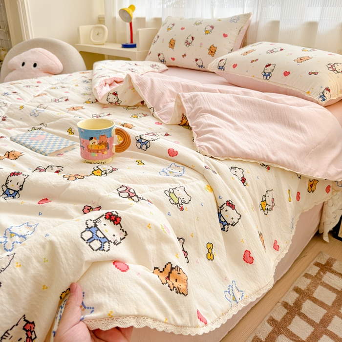 91家纺网 家纺一手货源 找家纺 几禾 2026新款云感双层纱抗菌花边夏被-晴风系列 晴风-像素小猫