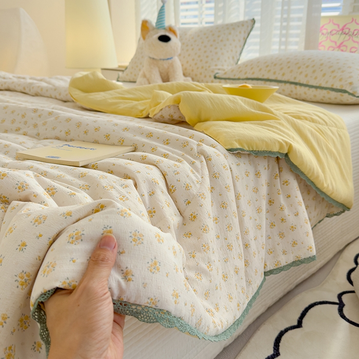 91家纺网 家纺一手货源 找家纺 几禾 2026新款云感双层纱抗菌花边夏被-晴风系列 晴风-小岛晴空