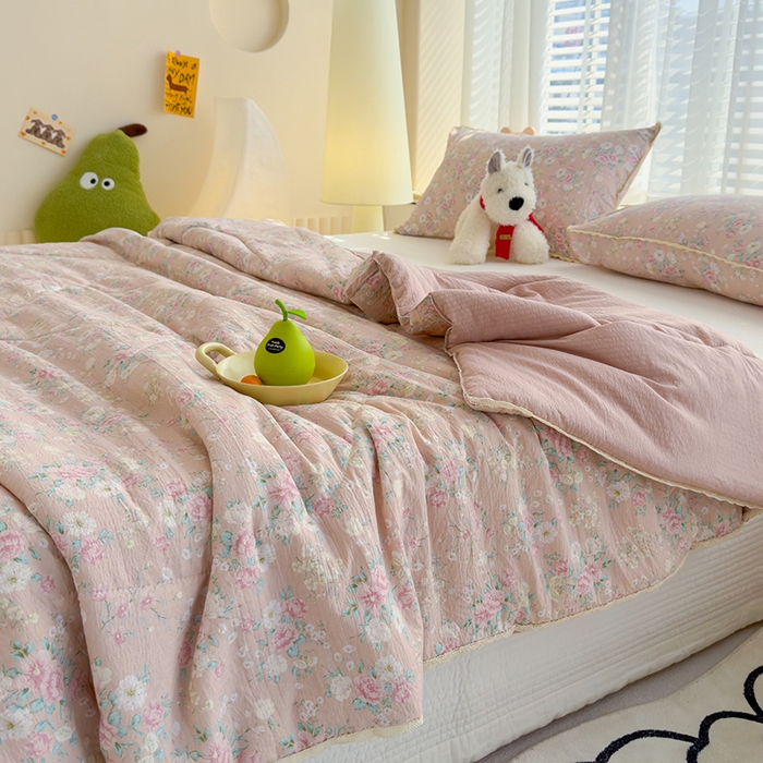 91家纺网 家纺一手货源 找家纺 几禾 2026新款云感双层纱抗菌花边夏被-晴风系列 晴风-夜樱月色