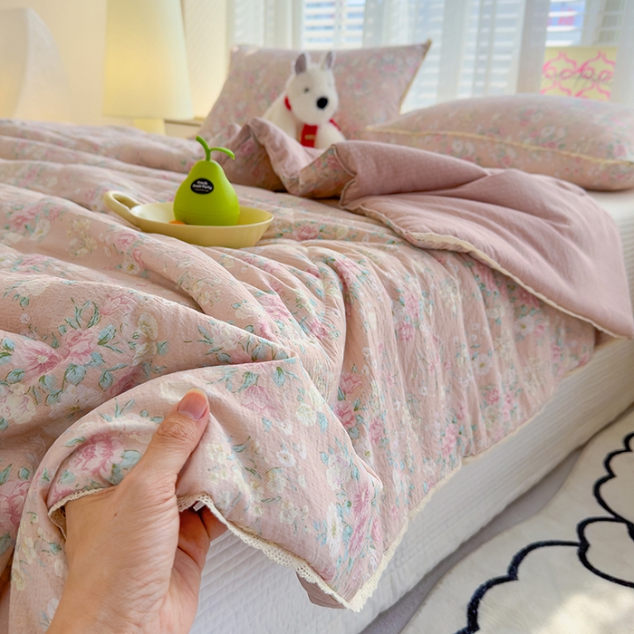 91家纺网 家纺一手货源 找家纺 几禾 2026新款云感双层纱抗菌花边夏被-晴风系列 晴风-夜樱月色