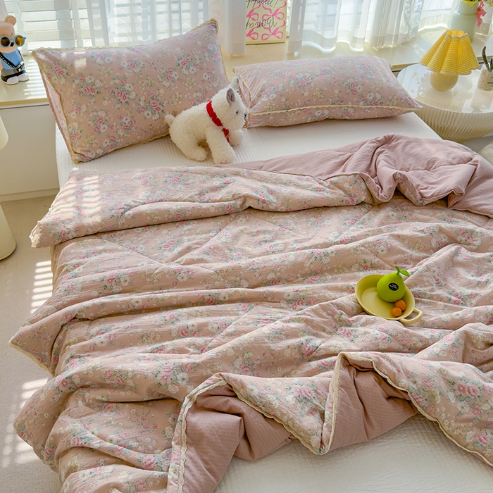 91家纺网 家纺一手货源 找家纺 几禾 2026新款云感双层纱抗菌花边夏被-晴风系列 晴风-夜樱月色