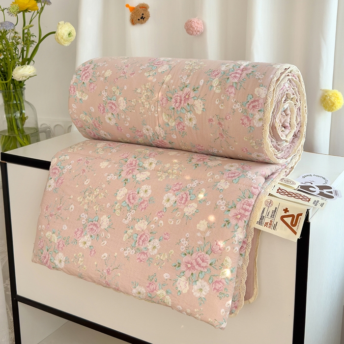 91家纺网 家纺一手货源 找家纺 几禾 2026新款云感双层纱抗菌花边夏被-晴风系列 晴风-夜樱月色