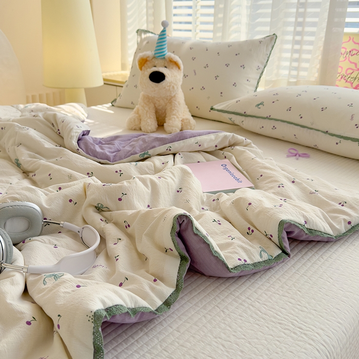 91家纺网 家纺一手货源 找家纺 几禾 2026新款云感双层纱抗菌花边夏被-晴风系列 晴风-芋泥葡萄