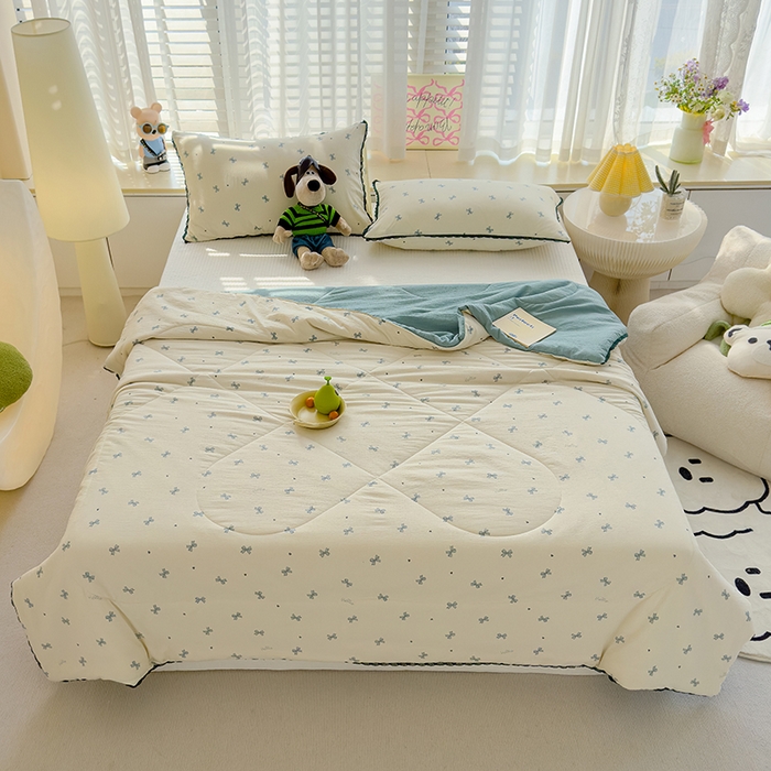 91家纺网 家纺一手货源 找家纺 几禾 2026新款云感双层纱抗菌花边夏被-晴风系列 晴风-执念-蓝