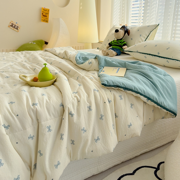 91家纺网 家纺一手货源 找家纺 几禾 2026新款云感双层纱抗菌花边夏被-晴风系列 晴风-执念-蓝