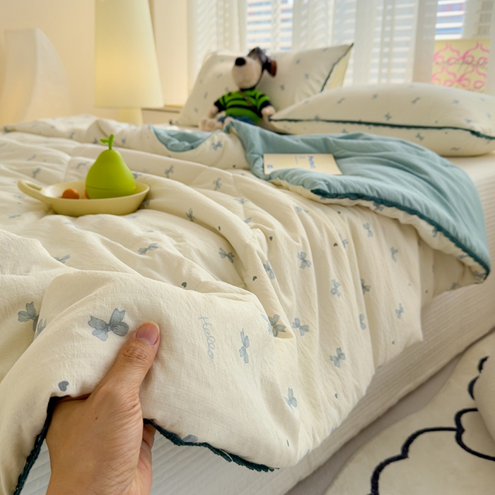 91家纺网 家纺一手货源 找家纺 几禾 2026新款云感双层纱抗菌花边夏被-晴风系列 晴风-执念-蓝