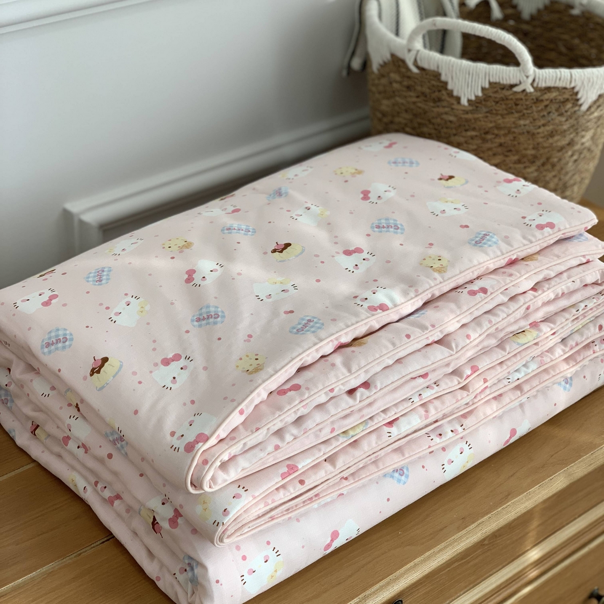 91家纺网 家纺一手货源 找家纺 源启生活 2026新款嵌绳夏被空调被 粉粉猫