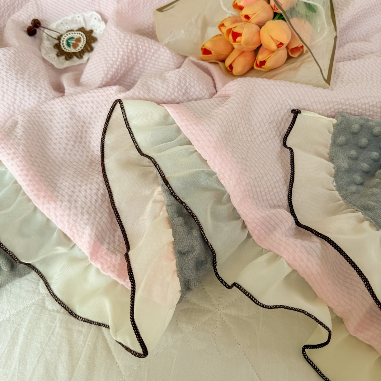 91家纺网 家纺一手货源 找家纺 潮邦创意家居 2026新款韩版花边奶芙豆豆夏被夏凉被空调被盖毯-纱雾时光系列 浅粉云絮