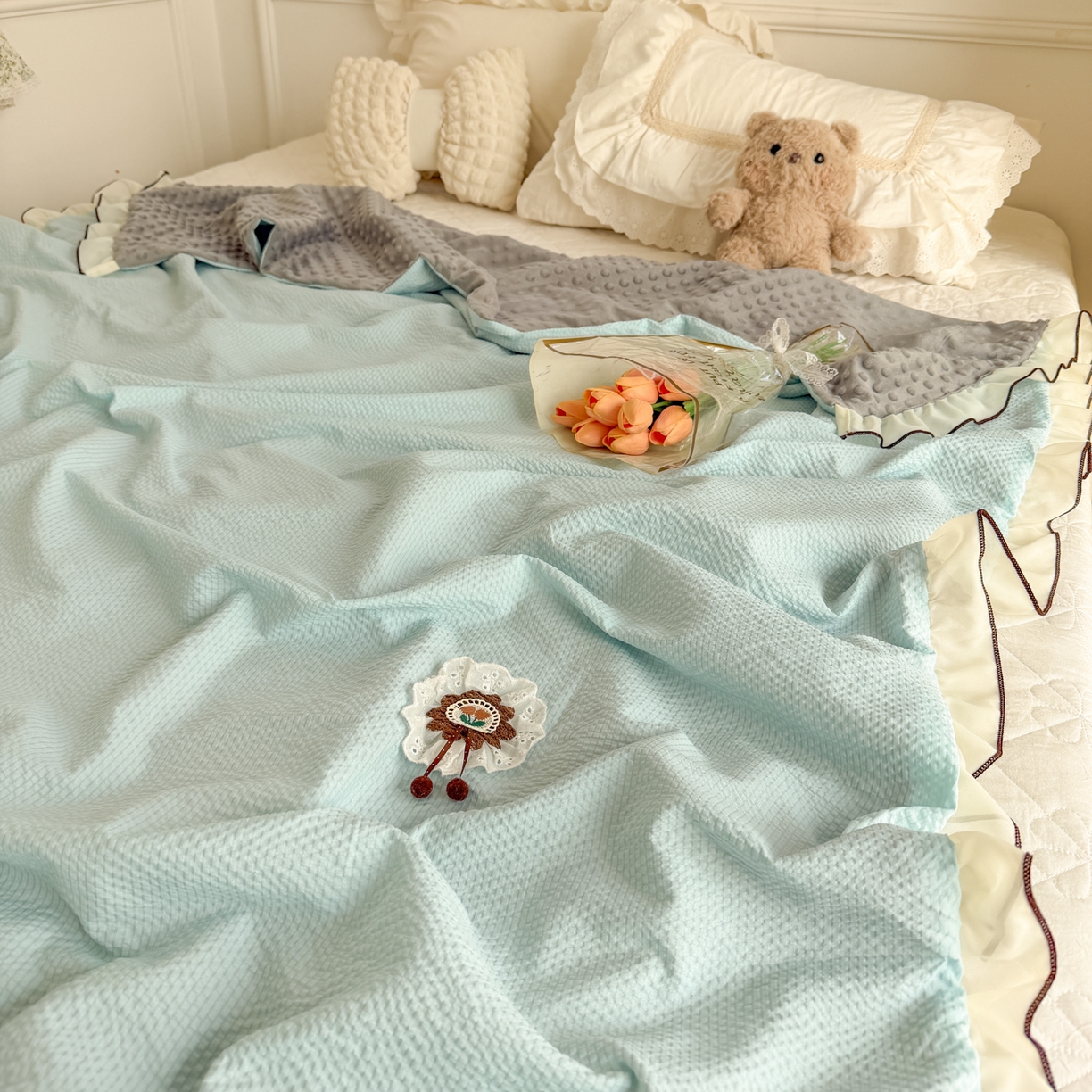 91家纺网 家纺一手货源 找家纺 潮邦创意家居 2026新款韩版花边奶芙豆豆夏被夏凉被空调被盖毯-纱雾时光系列 冰蓝气泡