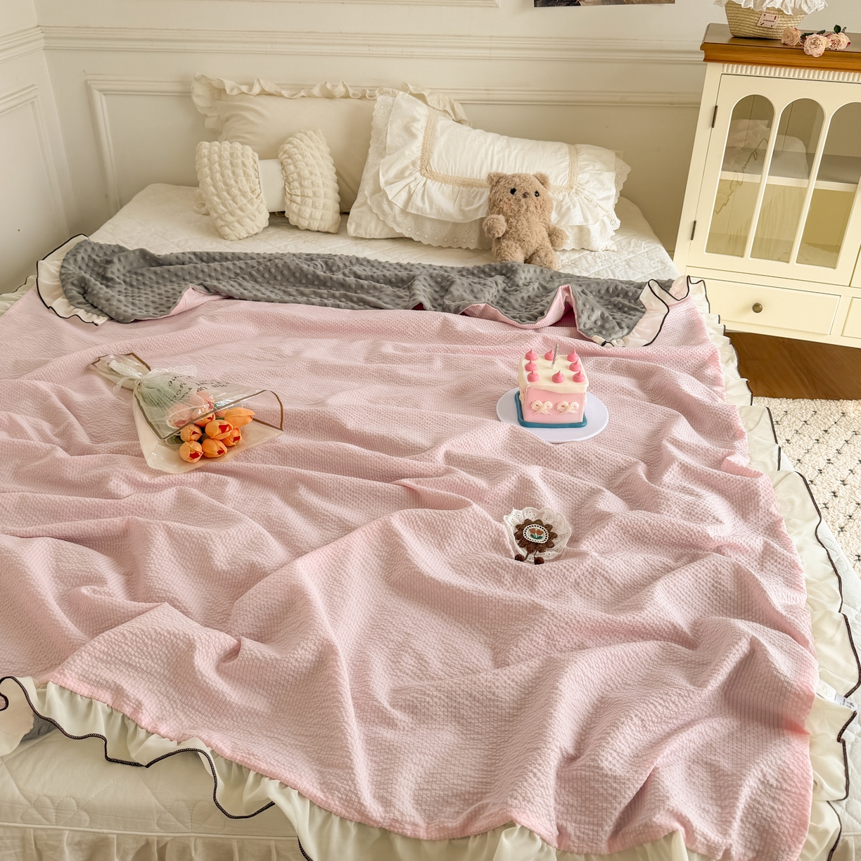 91家纺网 家纺一手货源 找家纺 潮邦创意家居 2026新款韩版花边奶芙豆豆夏被夏凉被空调被盖毯-纱雾时光系列 浅粉云絮