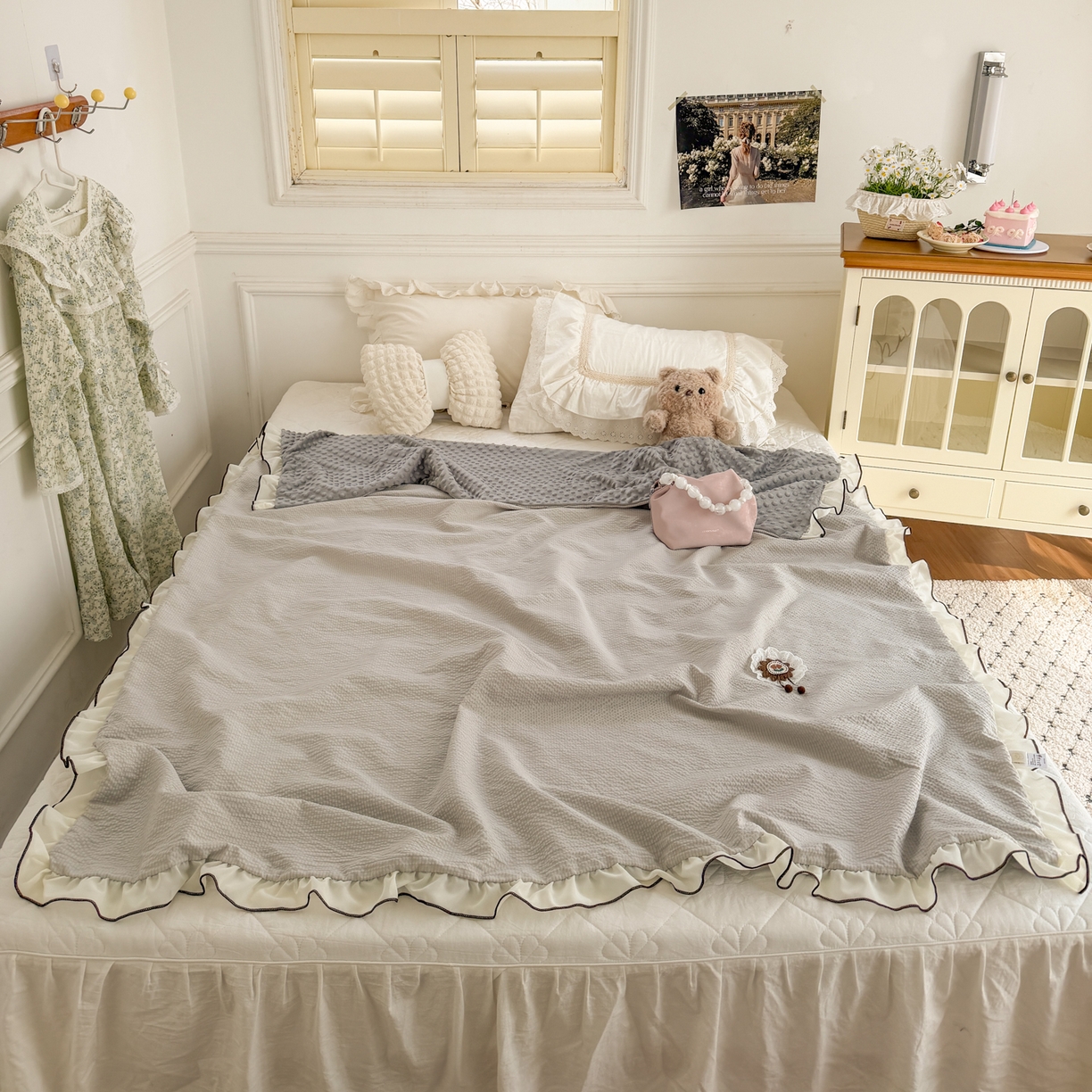 91家纺网 家纺一手货源 找家纺 潮邦创意家居 2026新款韩版花边奶芙豆豆夏被夏凉被空调被盖毯-纱雾时光系列 灰调奶芙