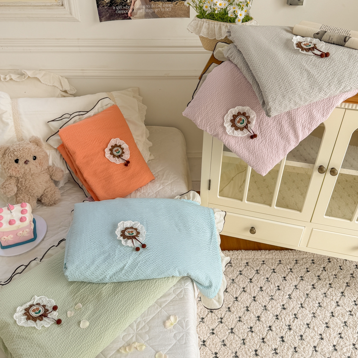 91家纺网 家纺一手货源 找家纺 潮邦创意家居 2026新款韩版花边奶芙豆豆夏被夏凉被空调被盖毯-纱雾时光系列 组合图仅供展示不可下单