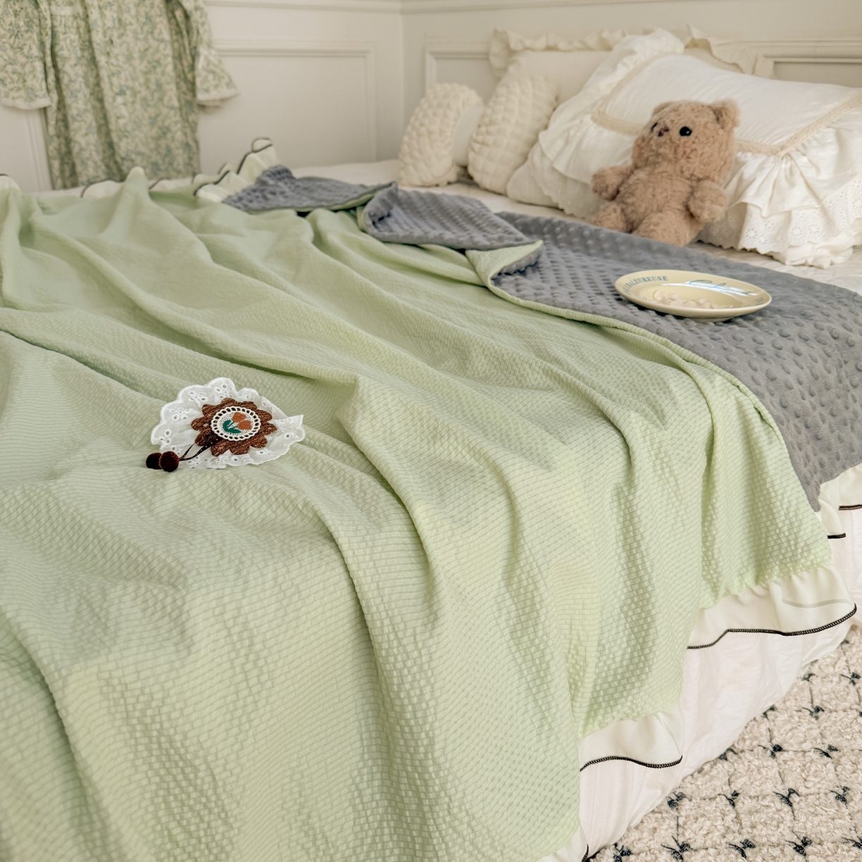 91家纺网 家纺一手货源 找家纺 潮邦创意家居 2026新款韩版花边奶芙豆豆夏被夏凉被空调被盖毯-纱雾时光系列 青提奶绿